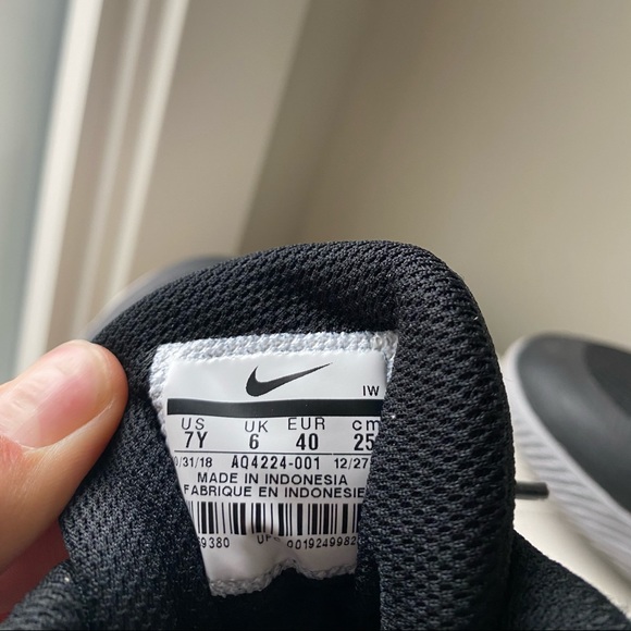 NIKE Team Hustle D9 shoes - Picture 6 of 6